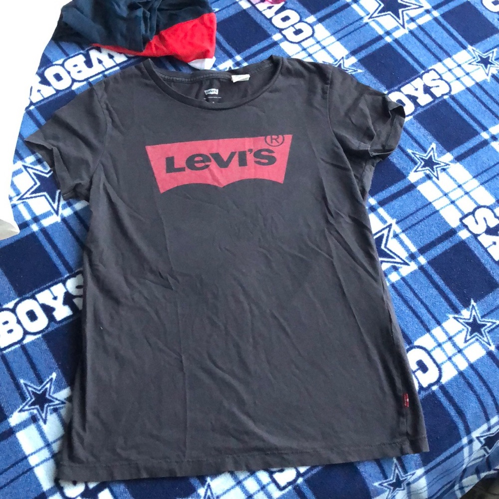 SIMPLE LEVIS T-SHIRT